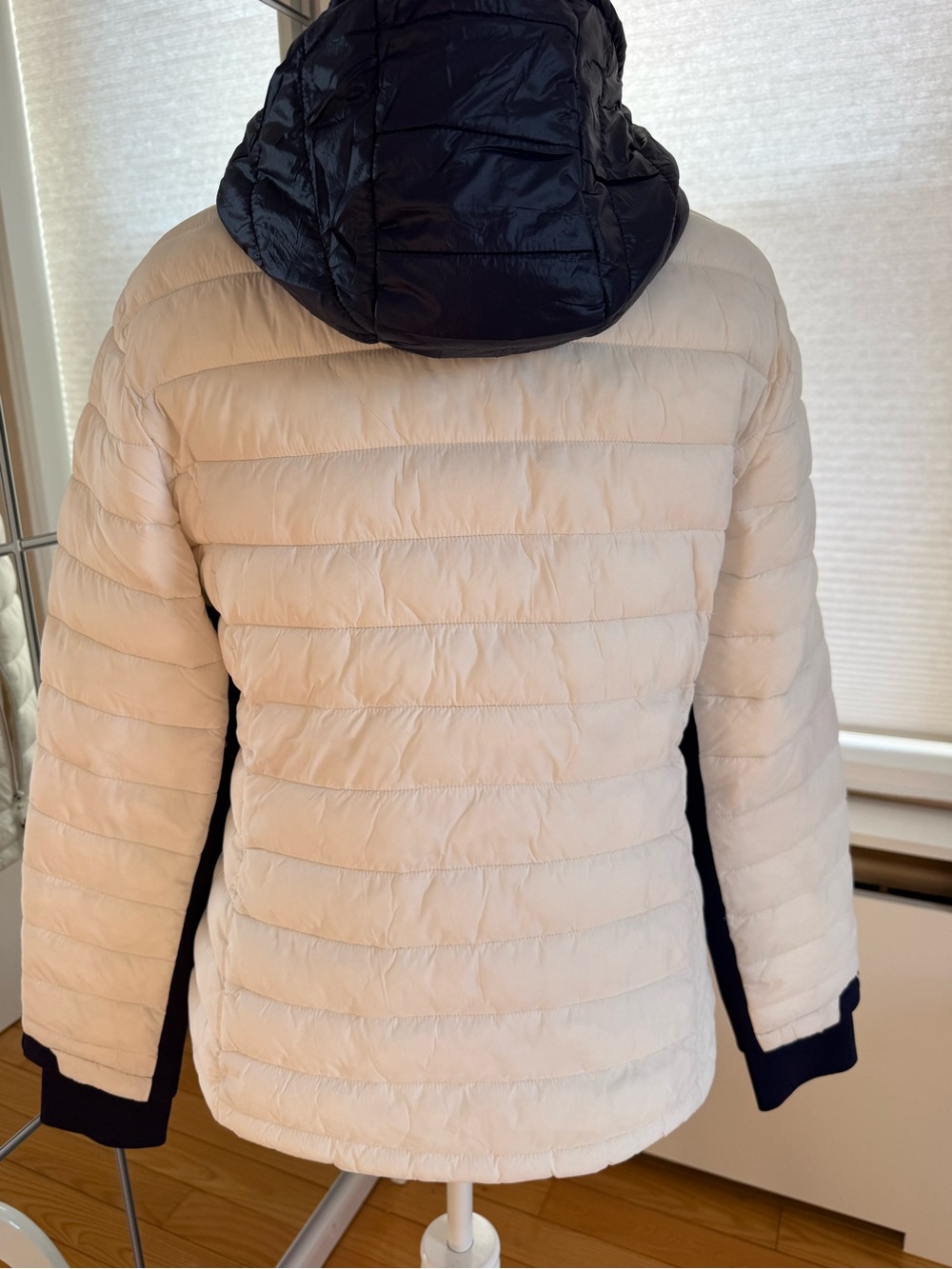 Tommy Hilfiger White Puffer Jacket with Navy Hood & Trim - Picture 2 of 5